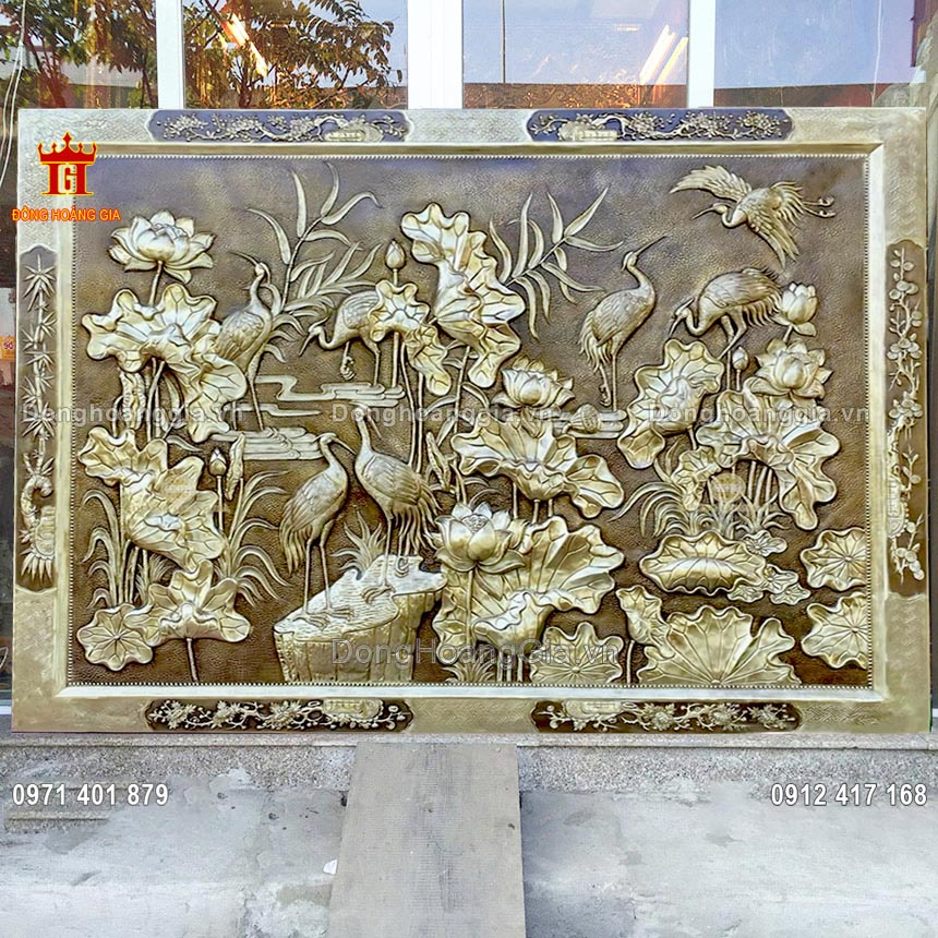 Bức tranh sen hạc bằng đồng hun giả cổ được chế tác hoàn toàn thủ công tinh xảo
